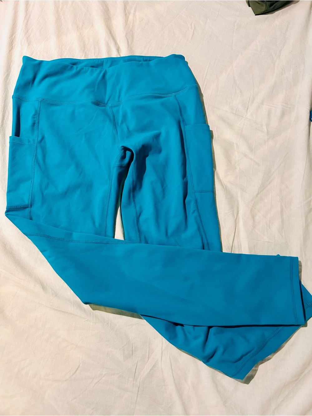 Performance Leggings with Side Pockets - Bright Teal